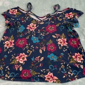Strappy Cold shoulder floral torrid top.
